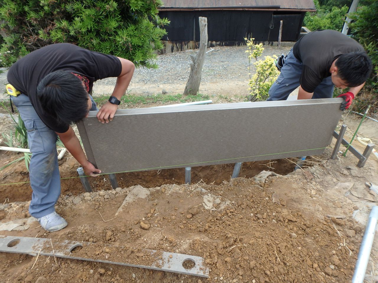 リプラｆ枕木土留め 土留め資材 製品情報 南出株式会社